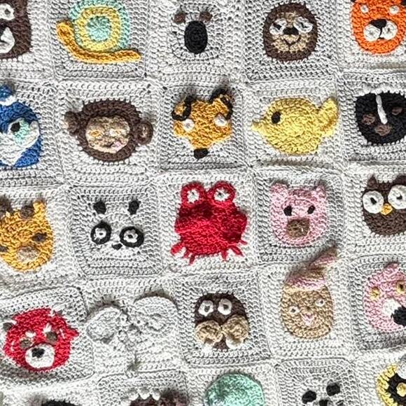 Adorable granny square crocheted childrens baby blanket - Picture 6 of 8